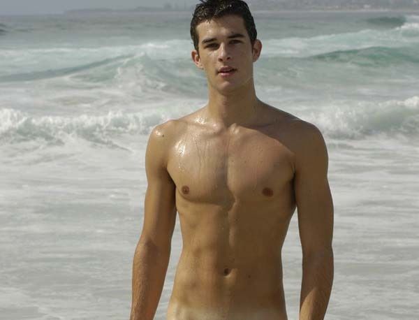 đ&agrave;n &ocirc;ng khỏa th&acirc;n